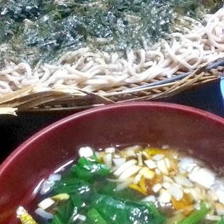 へぎ蕎麦☆ほうれん草とトロロ入り。